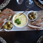 Tapas - forrett med oliven, persilleaioli, og brød-1